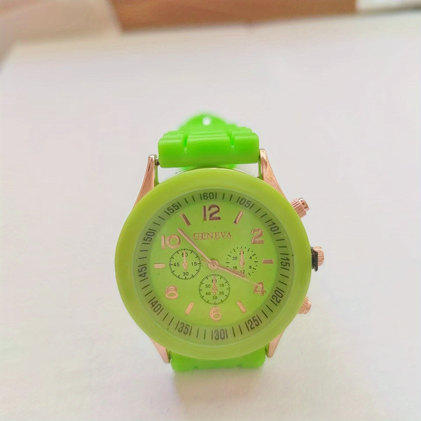 Fashion-Forward Round Pointer Quartz Watch - Accurate Triple Dial, Water-Resistant, Durable Silicone Strap - Perfect Sports Wristwatch for Active Men & Women - An Ideal Gift Choice