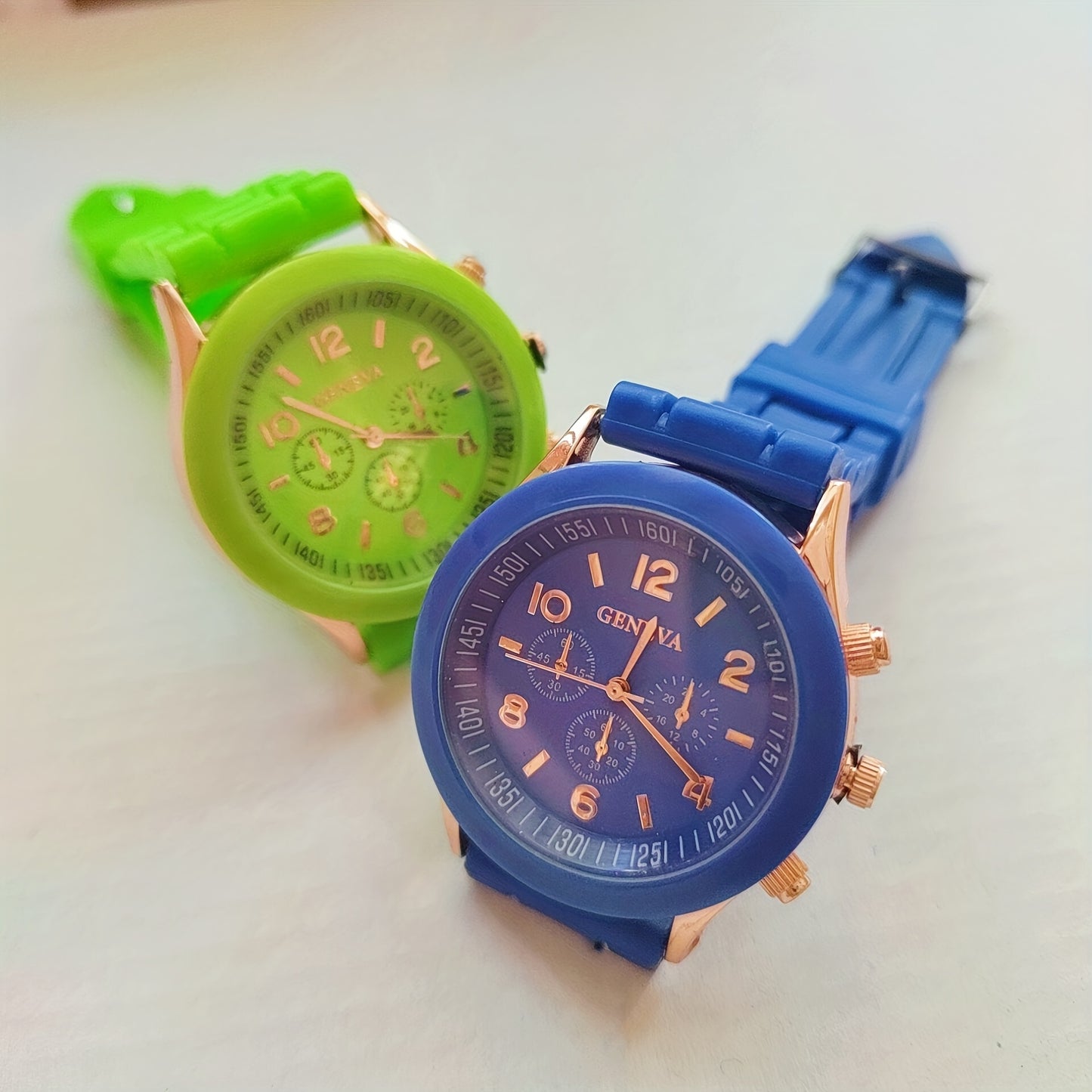Fashion-Forward Round Pointer Quartz Watch - Accurate Triple Dial, Water-Resistant, Durable Silicone Strap - Perfect Sports Wristwatch for Active Men & Women - An Ideal Gift Choice
