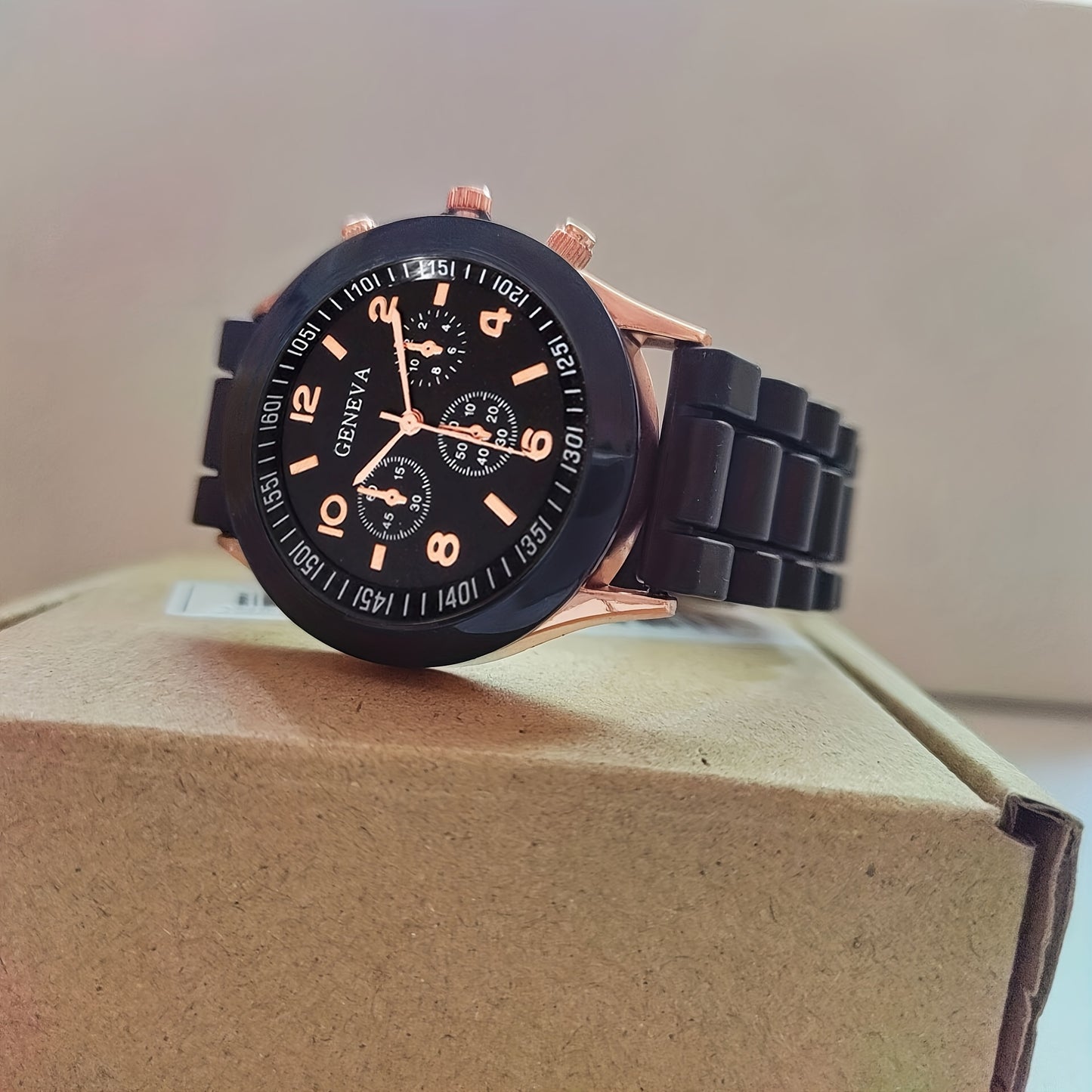 Fashion-Forward Round Pointer Quartz Watch - Accurate Triple Dial, Water-Resistant, Durable Silicone Strap - Perfect Sports Wristwatch for Active Men & Women - An Ideal Gift Choice