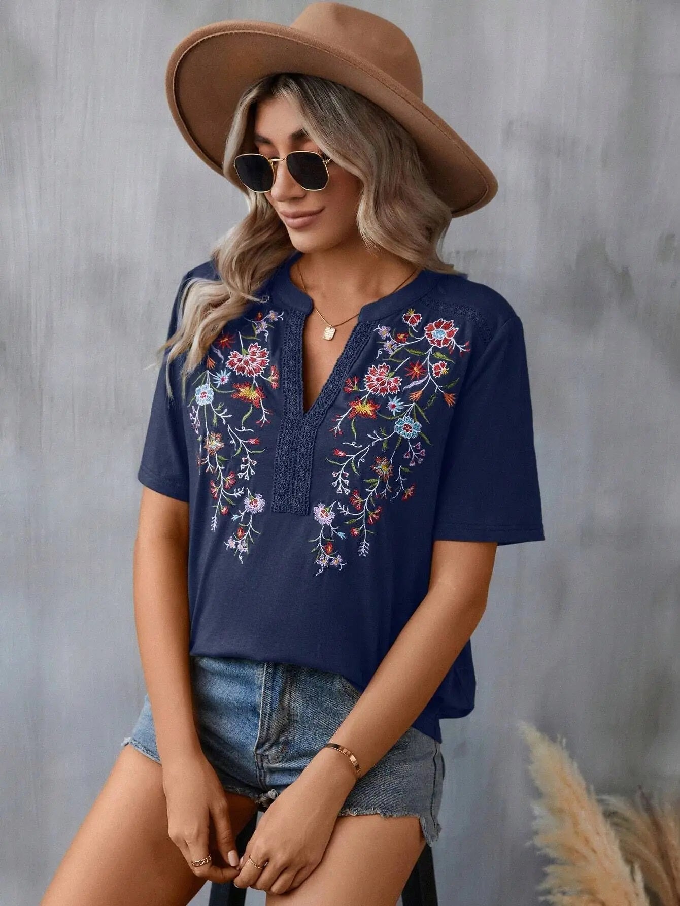 Ladies' Retro Casual Chic Embroidered Women's Shirt With Lace And Lace Stitching, V-neck Loose And Comfortable Top, Women's T