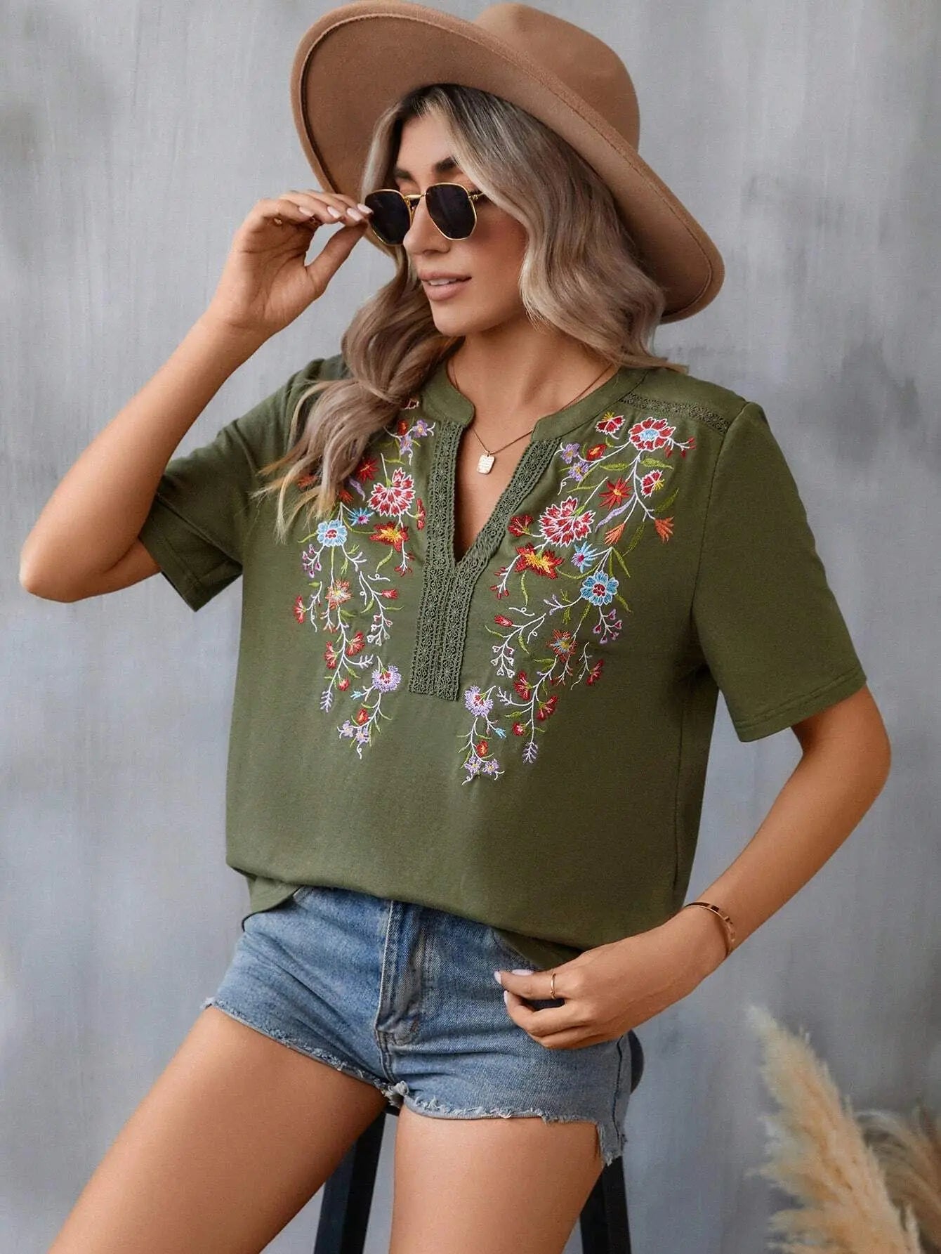 Ladies' Retro Casual Chic Embroidered Women's Shirt With Lace And Lace Stitching, V-neck Loose And Comfortable Top, Women's T