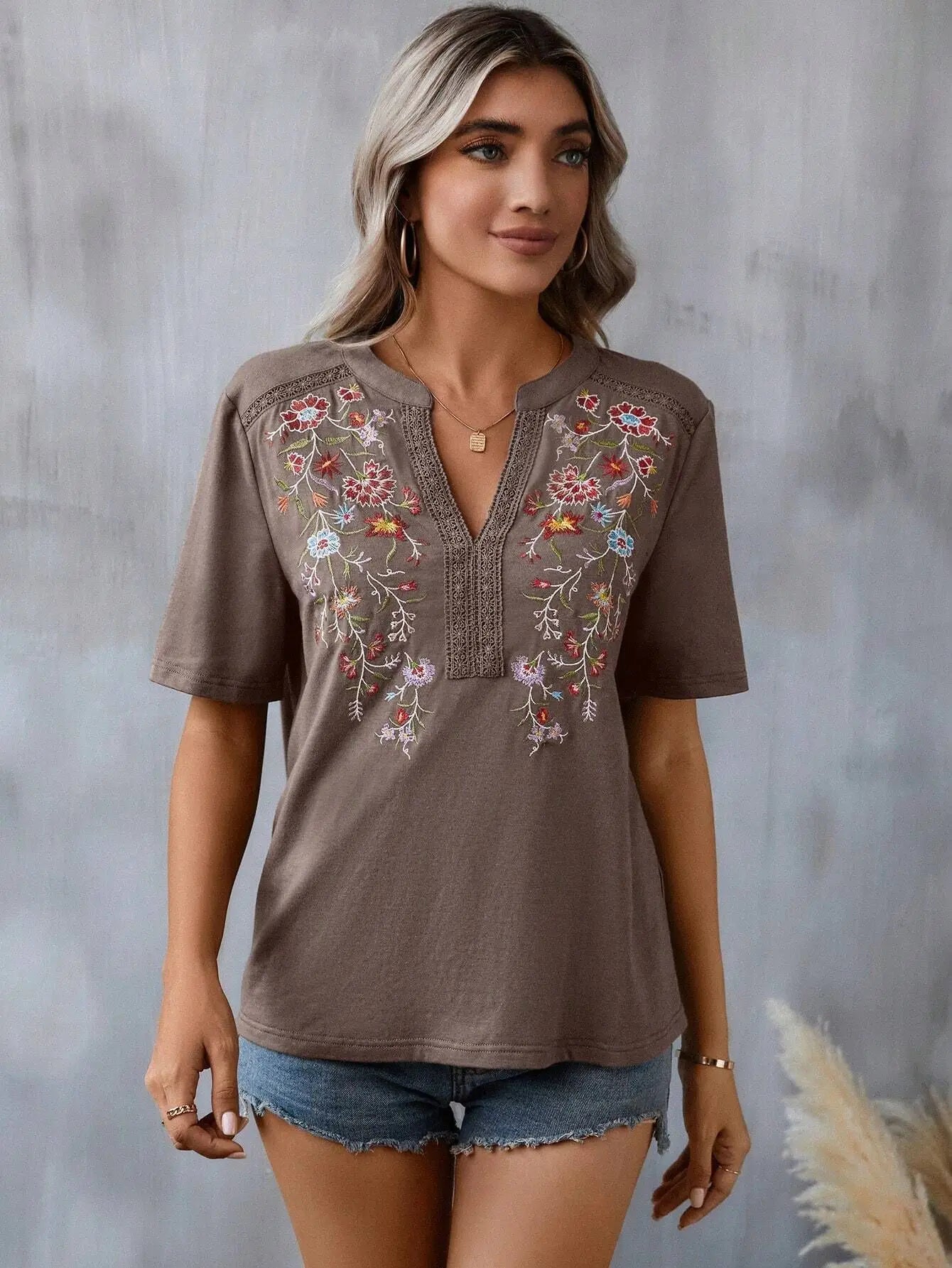 Ladies' Retro Casual Chic Embroidered Women's Shirt With Lace And Lace Stitching, V-neck Loose And Comfortable Top, Women's T