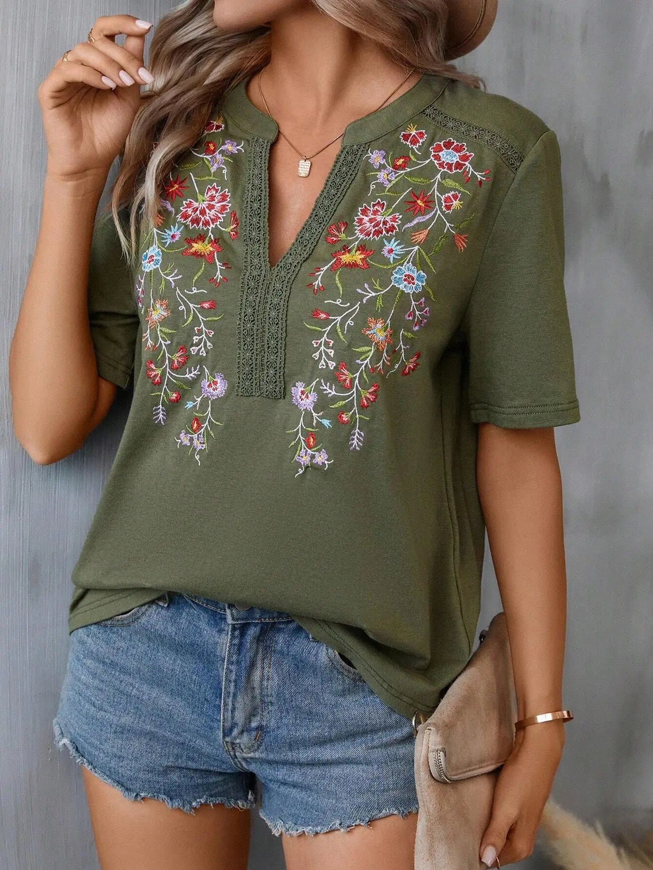 Ladies' Retro Casual Chic Embroidered Women's Shirt With Lace And Lace Stitching, V-neck Loose And Comfortable Top, Women's T