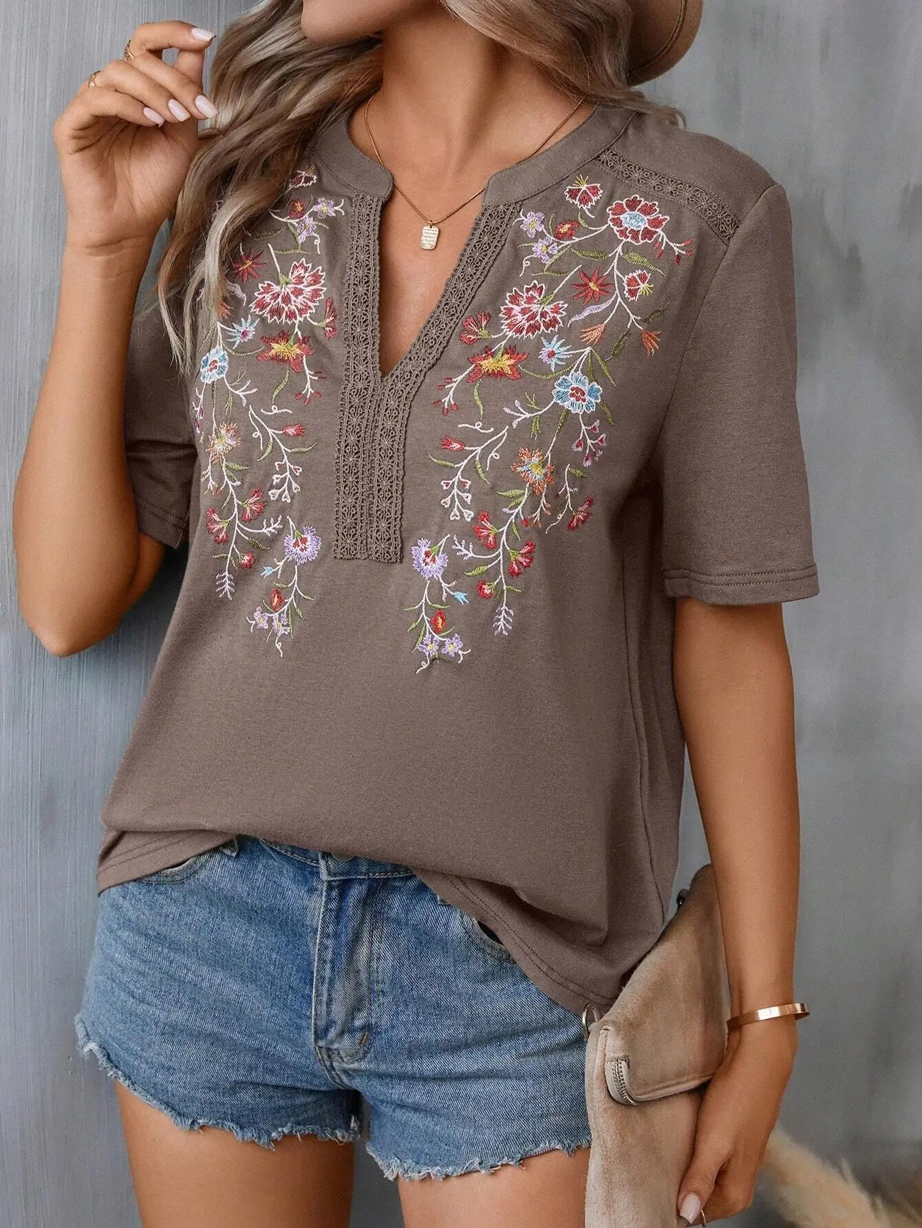 Ladies' Retro Casual Chic Embroidered Women's Shirt With Lace And Lace Stitching, V-neck Loose And Comfortable Top, Women's T